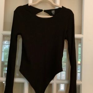 Black Long Sleeve Bodysuit with Key Hole Back size Large